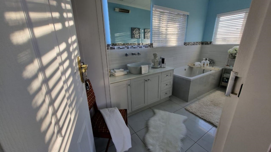 5 Bedroom Property for Sale in Kellys View Free State